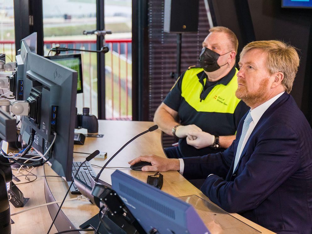 Zeesluis IJmuiden officieel in gebruik genomen