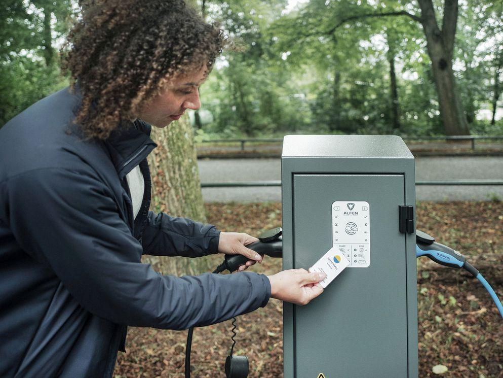 Aanvraagportaal openbare laadpalen voor bewoners Gelderland en Overijssel geopend