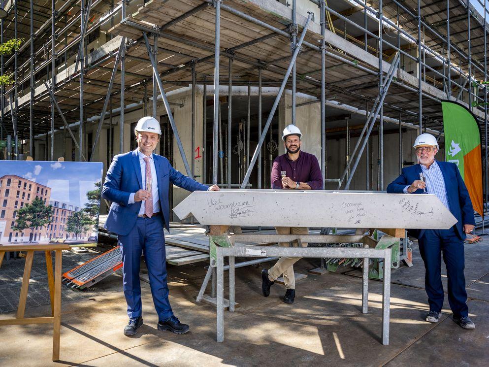 Feestelijk startschot bouw 38 duurzame sociale huurwoningen Het Boezemhuys in Rotterdam