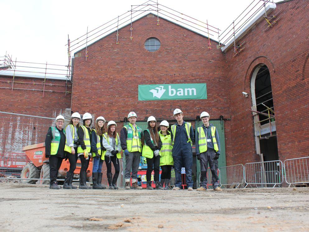 Centre is BAM’s Phil Woodhead,  Left is Carol Shaw, others are beneficiaries of the Skills Academy, at Leeds UTC.