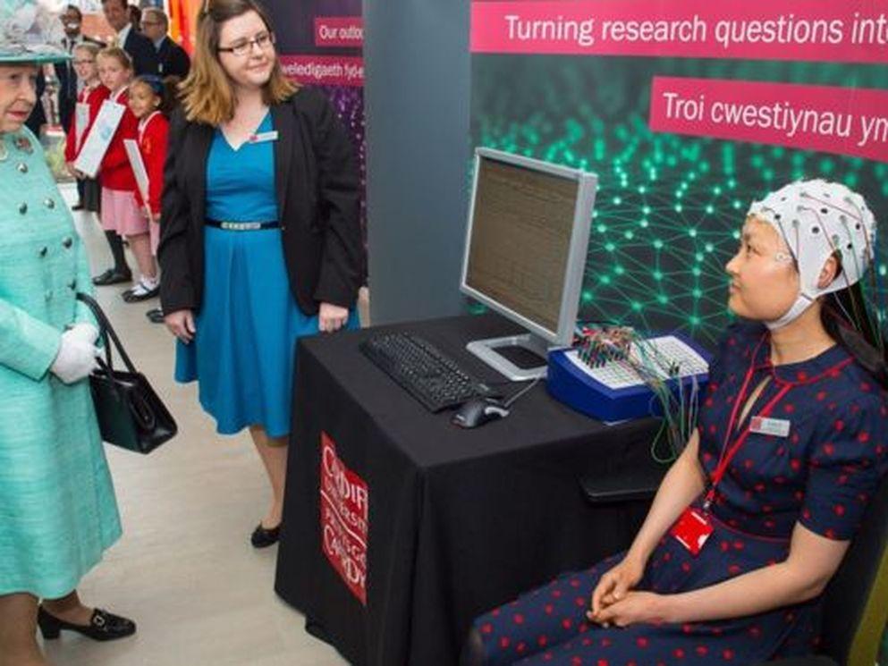 The Queen opens Brain Research Imaging Centre