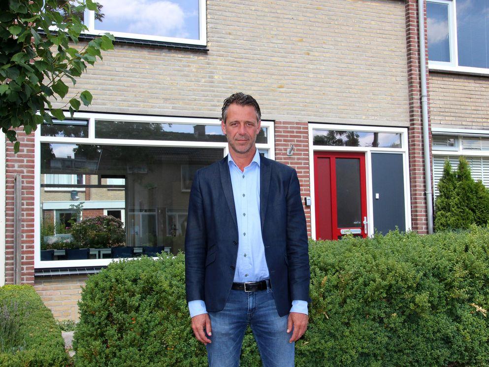 ‘Met de investeringen in deze woningen krijgen de bewoners een comfortabele woning met een gunstig energielabel en ook de buurt knapt ervan op’, aldus Erwin van Rijnberk, manager Woondiensten wonenCentraal, bij de proefwoning Serenadestraat 47.