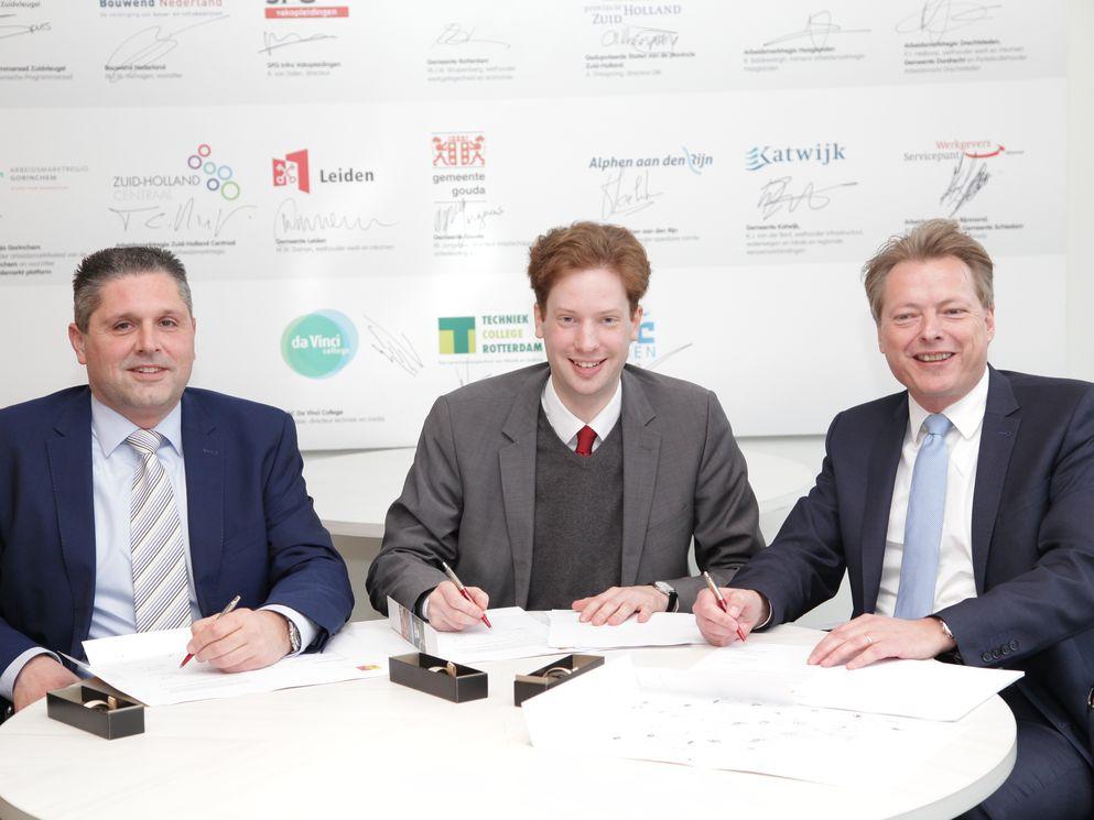 Vanaf links: Marc Bolier (Krinkels), gedeputeerde Floor Vermeulen en Ton Buijink (BAM).