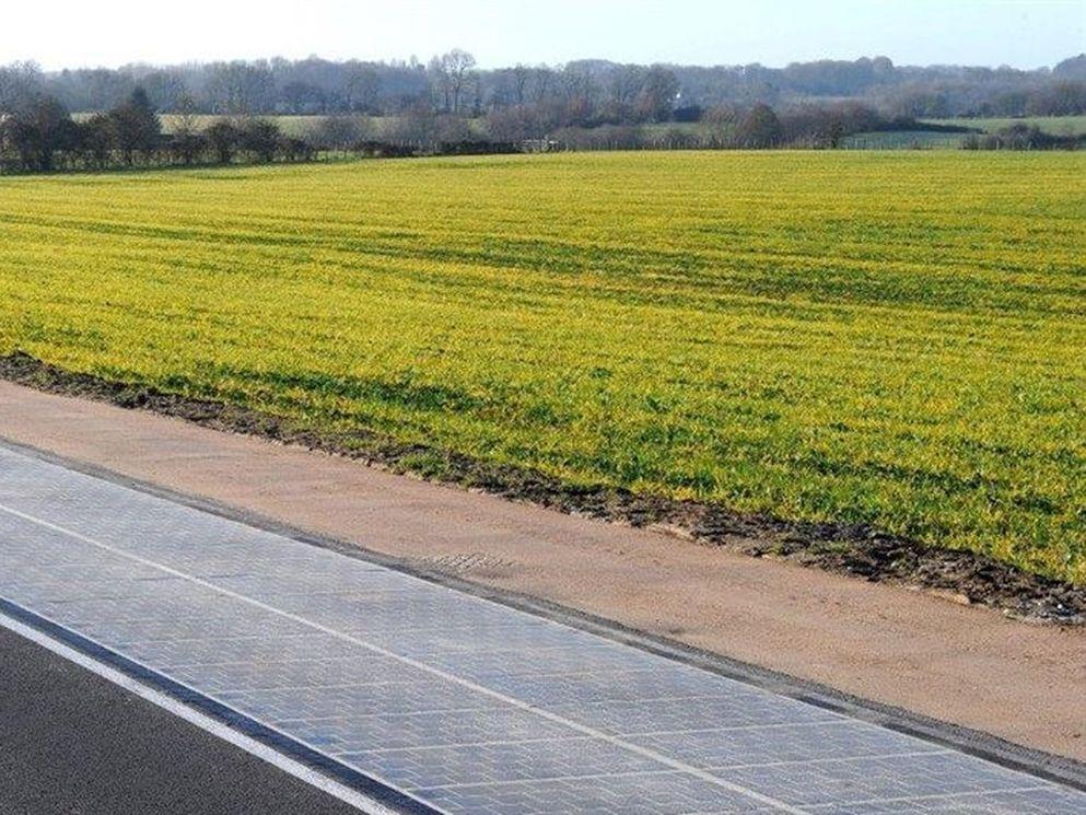 Rijden over zonnepanelen op 'energieweg' N401 bij Kockengen