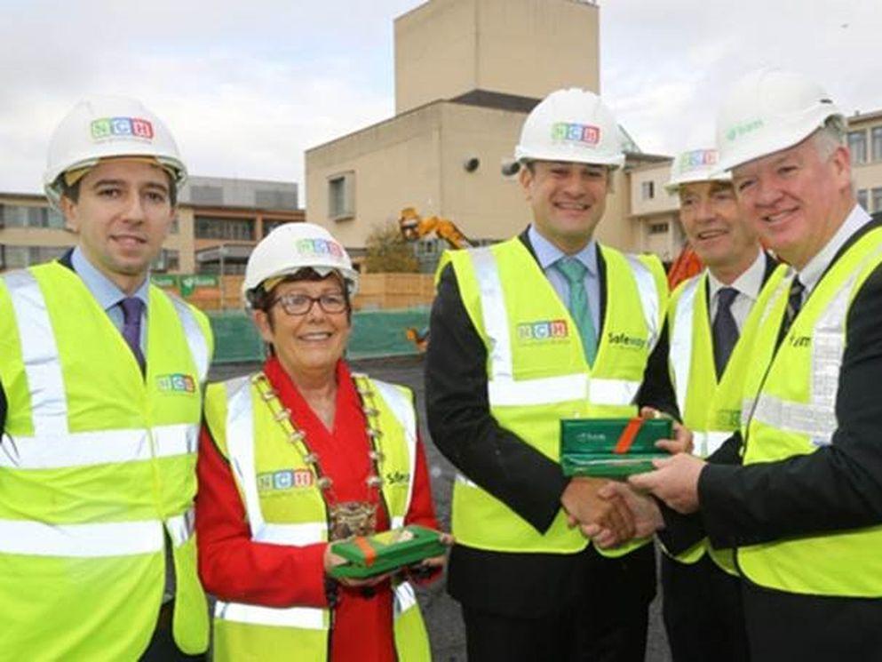 From left: Minister for Health - Simon Harris TD, Mayor of Fingal – Cllr. Mary McCamley, An Taoiseach, Leo Varadkar TD, Chairperson National Paediatric Hospital Development Board, Tom Costello and BAM Ireland Chief Executive, Theo Cullinane.