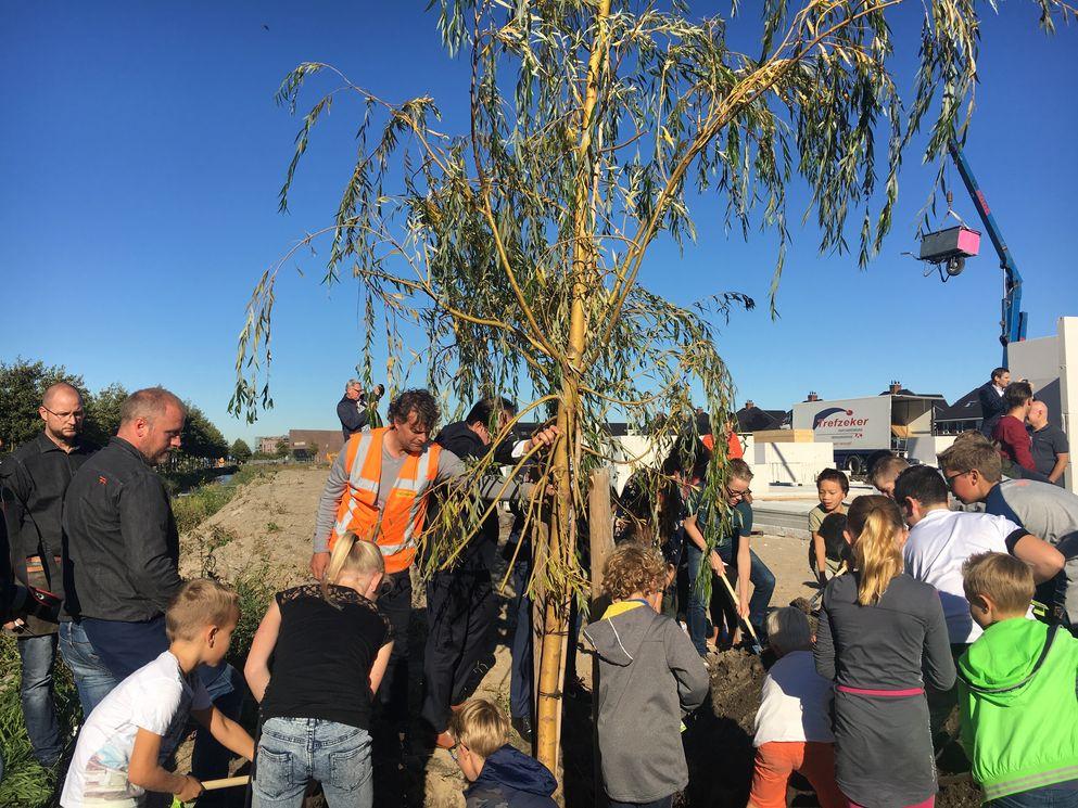 Wethouder Ferraro verricht officiële handeling start bouw laatste fase Broekpolder in Beverwijk