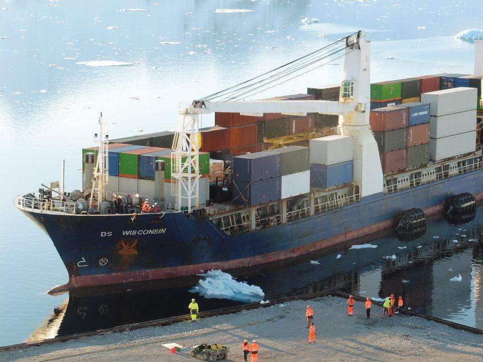 Voyage delivers wharf-building equipment to Antartica