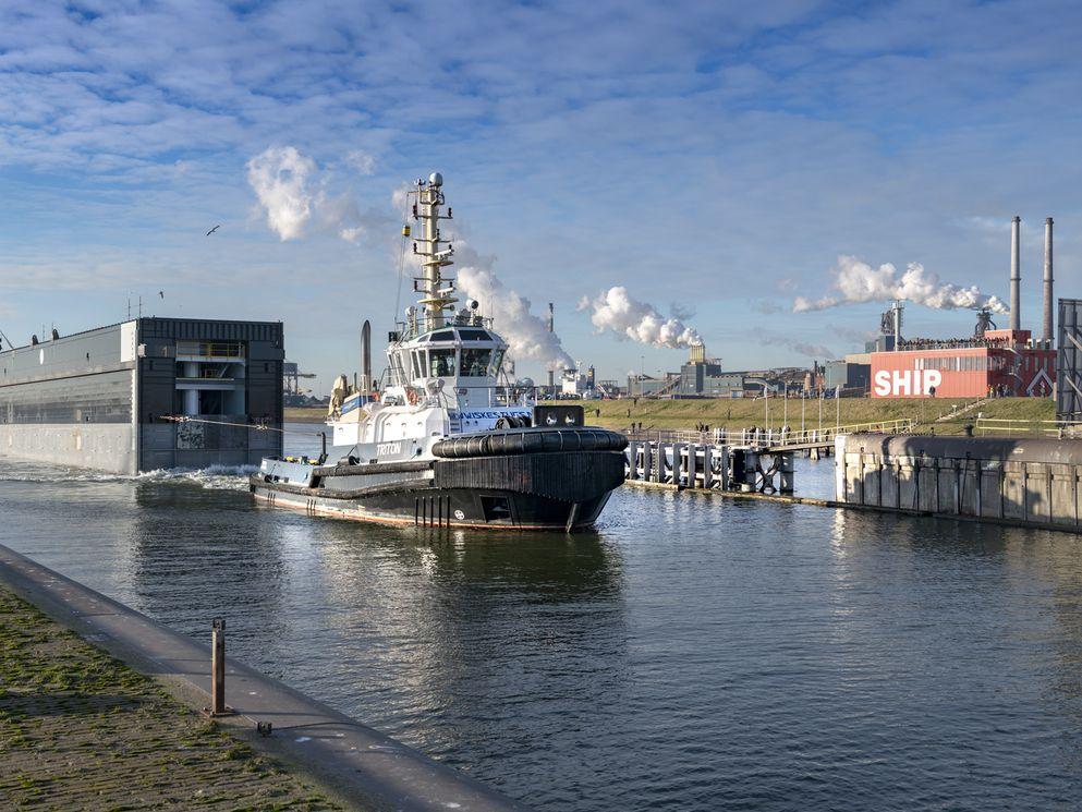 Bnnenkomst van de eerste deur bij het sluizencomplex IJmuiden. Foto: Rijkswaterstaat/Gerrit Serne.