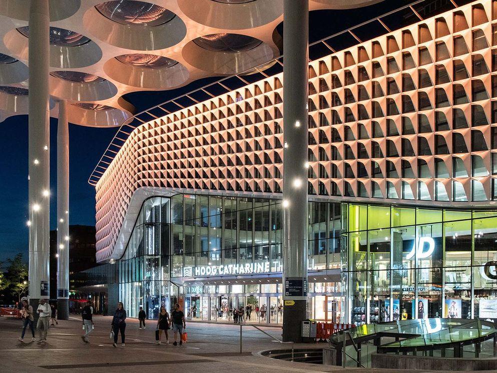 Vernieuwd Stationsplein Utrecht in de spotlights