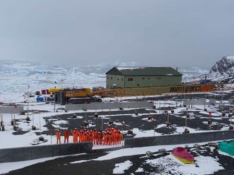 Antarctic science hub takes shape amid complex construction season