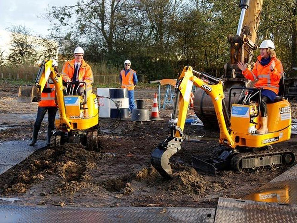 Vlaanderen en Nederland steken eerste schop in de grond voor bouw Nieuwe Sluis Terneuzen