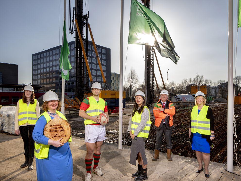 Feestelijke aftrap werkzaamheden voor een duurzamere campus