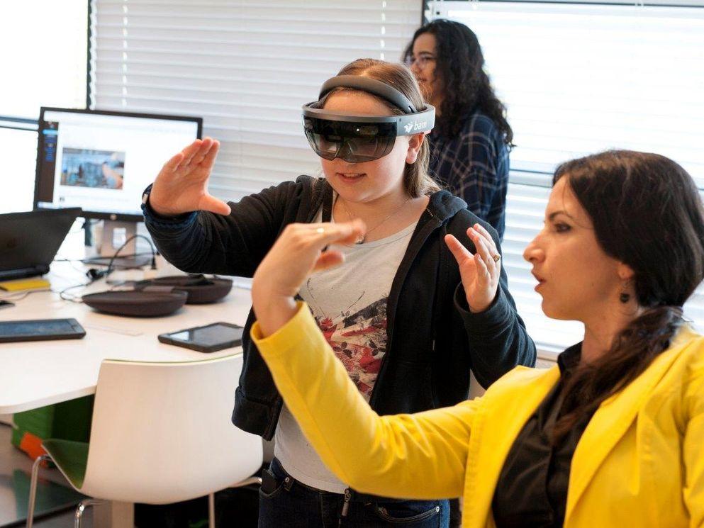 Elfduizend meisjes leren op Girlsday 2018 de technologie kennen