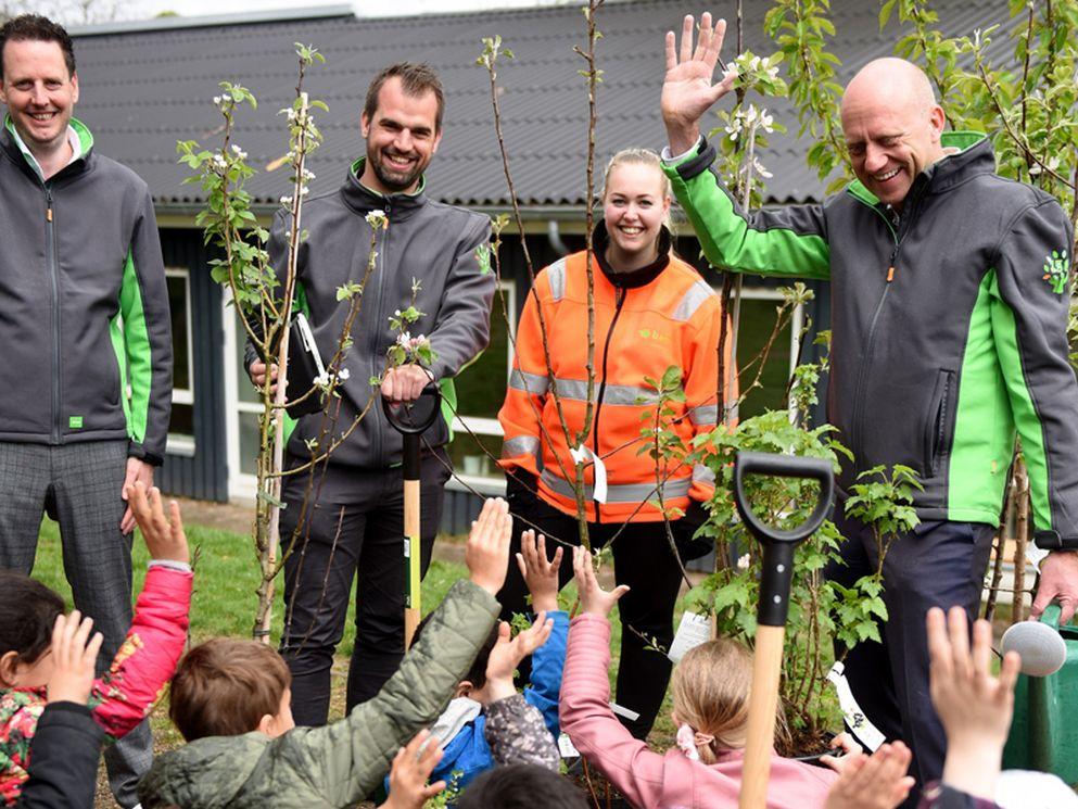 BAM Danmark plants fruit trees at day care centres in Copenhagen