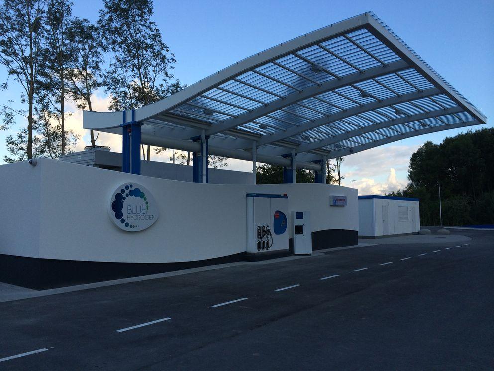 Staatssecretaris Mansveld opent waterstoftankstation