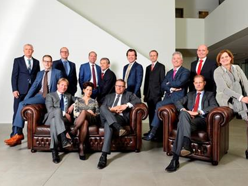 Van links: zittend: Ronald Huikeshoven, Ellen Masselink, Ed Nypels en Roel Vollebregt en Wendy Verschoor; staand: Frank Klomp, Alfred Bolks, Frank  Lambert, Wilco van den Ban, Gerhard Bolk, Sander ter Beek, René van Wijk, Mario Broos en Henri de Pater.