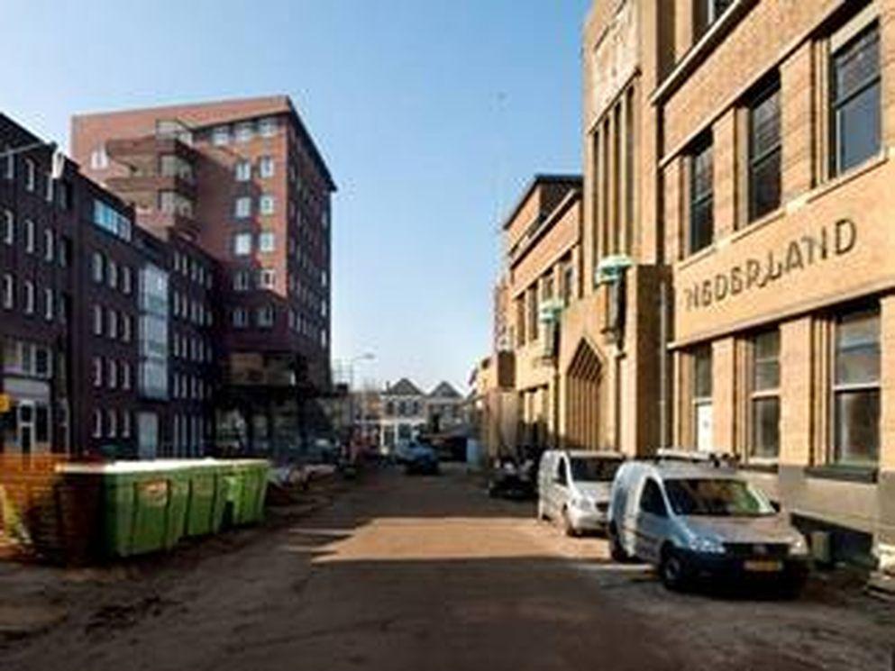 Wethouder Alfred Arbouw opent appartementengebouw Den Hertogh; Drie Hoefijzers in Breda viert nieuwe mijlpaal