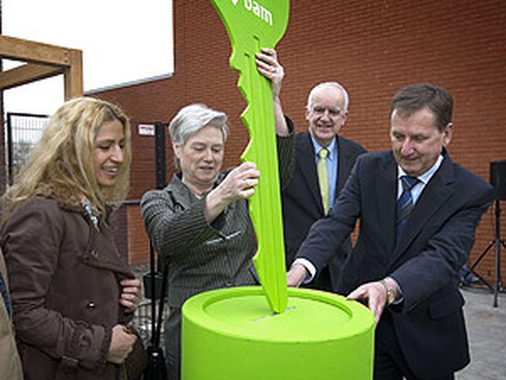 Minister Van der Hoeven levert 10.000ste W&R-woning op