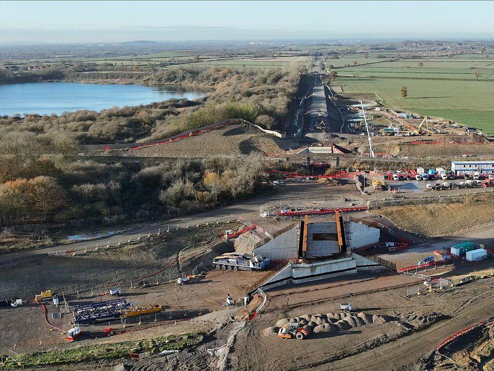 Boost for Oxford-Cambridge connections as HS2 builds key East West Rail bridge