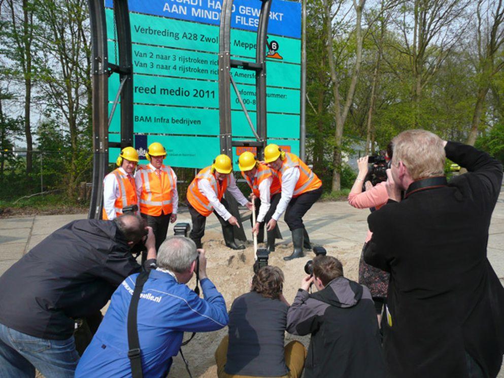 Minister Eurlings start uitvoering 6de spoedaanpakproject: wegverbreding A28 Zwolle-Meppel