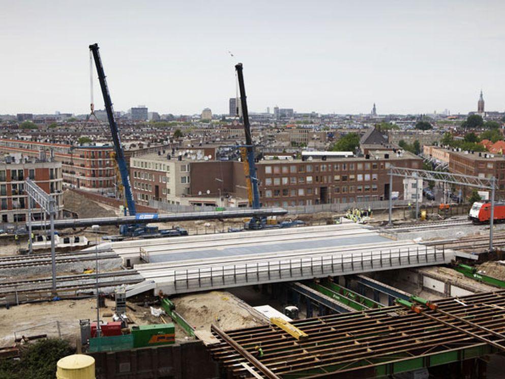 Oude spoorviaduct Vaillantlaan 'De Put' in Den Haag vervangen