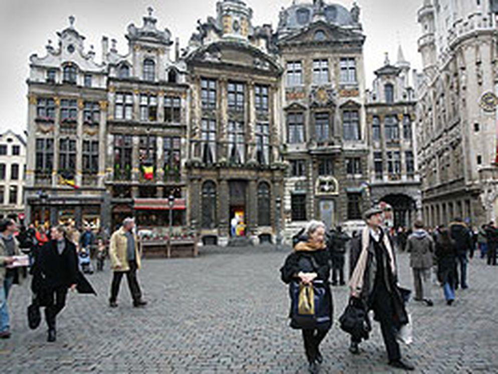 Belgian BAM subsidiary wins contract to restore four facades Great Market, Brussels