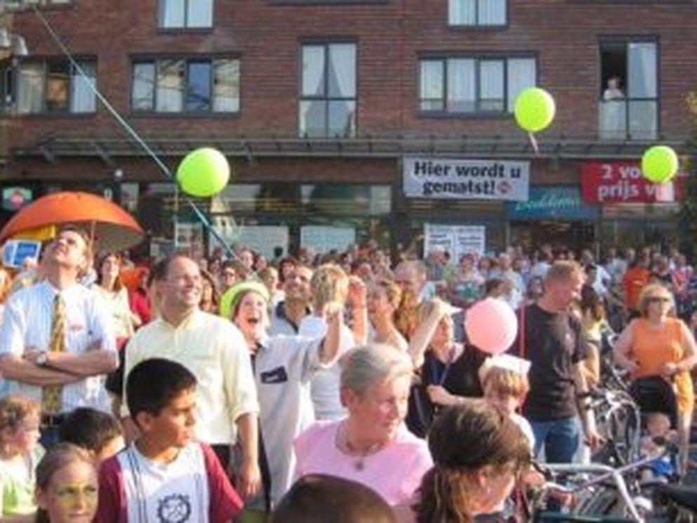 Wijkwinkelcentrum Hengelose Esch te Hengelo officieel geopend