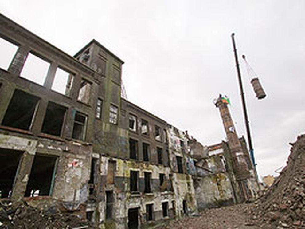 Schoorsteen Hollandia wolfabriek verplaatst