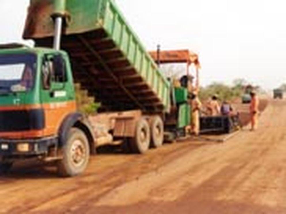 Interbeton werkt aan negentig kilometer lange weg door Ghana
