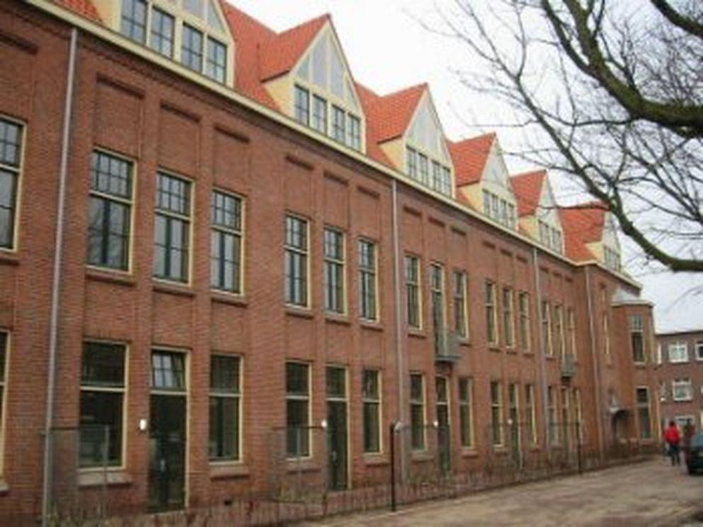 Officiële opening 'Het Goudenregenhof'; van schoolgebouw tot woon- en ateliercomplex