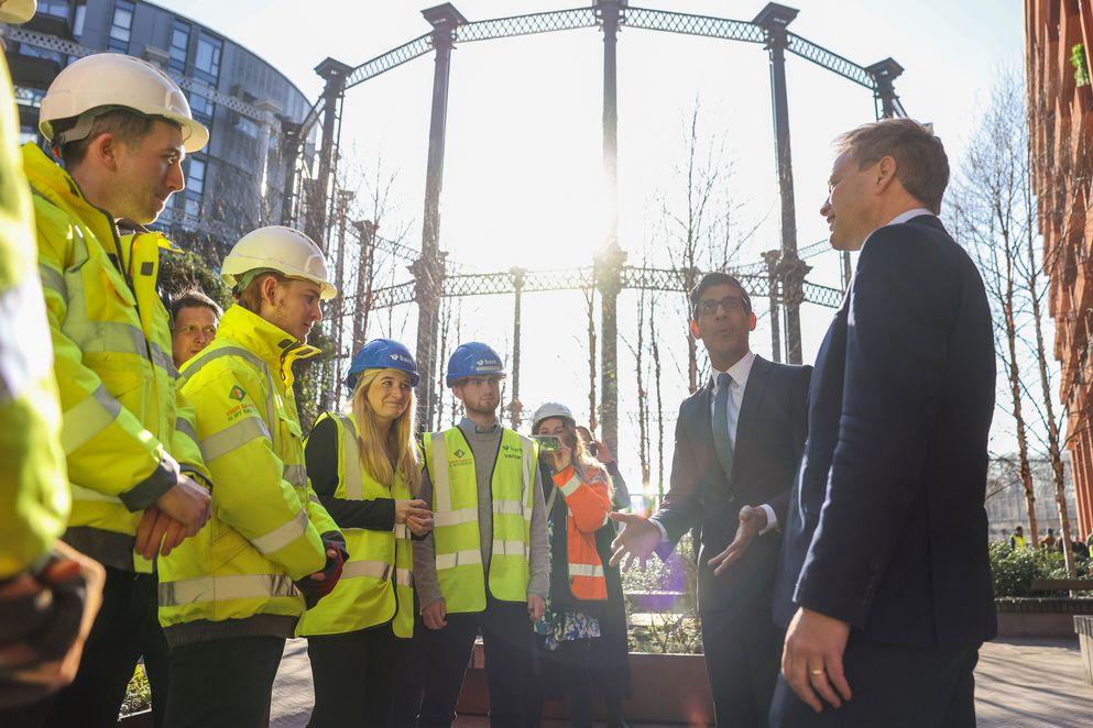 Prime Minister Rishi Sunak with BAM’s London construction apprentices
