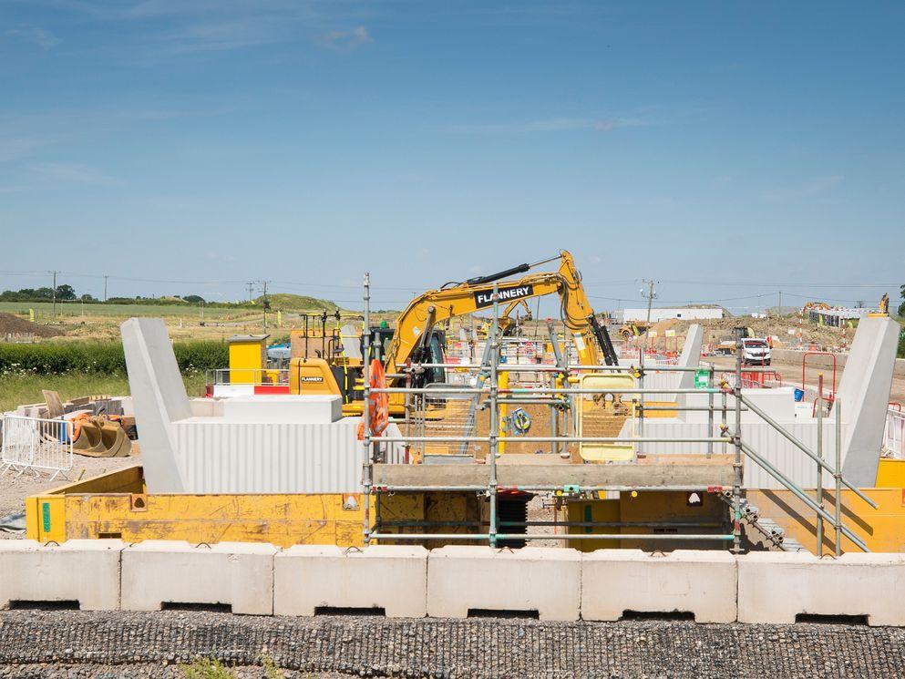 HS2 first Thame Valley piers on site