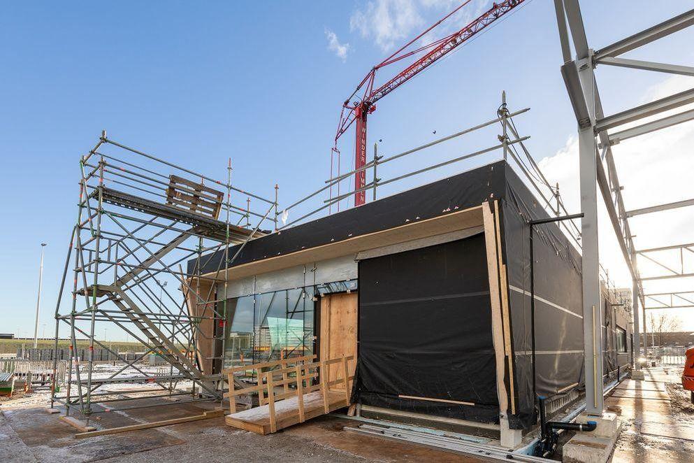 Circulair bouwen op Schiphol: BAM bouwt doorlaatpost uit sloopmateriaal