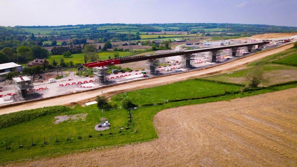 Timelapse: HS2 completes 3,130 tonne second Wendover Dean Viaduct deck slide