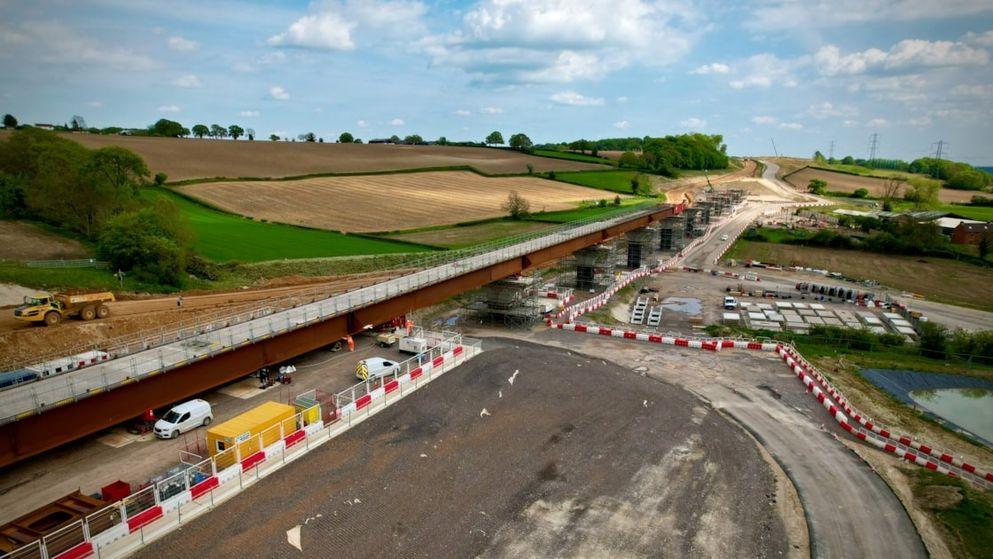 Timelapse: HS2 completes 3,130 tonne second Wendover Dean Viaduct deck slide