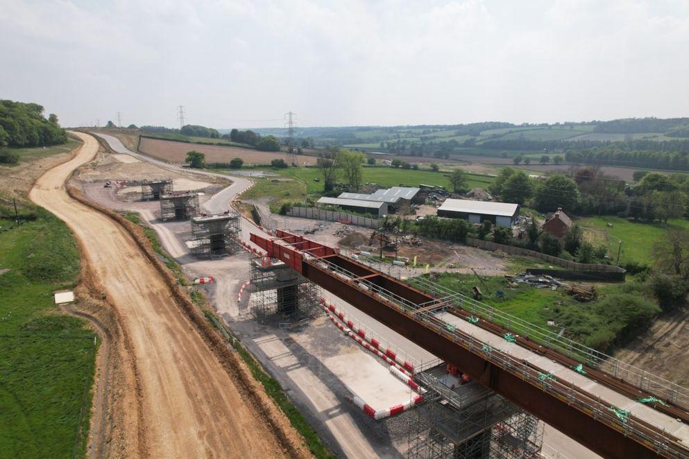 Timelapse: HS2 completes 3,130 tonne second Wendover Dean Viaduct deck slide