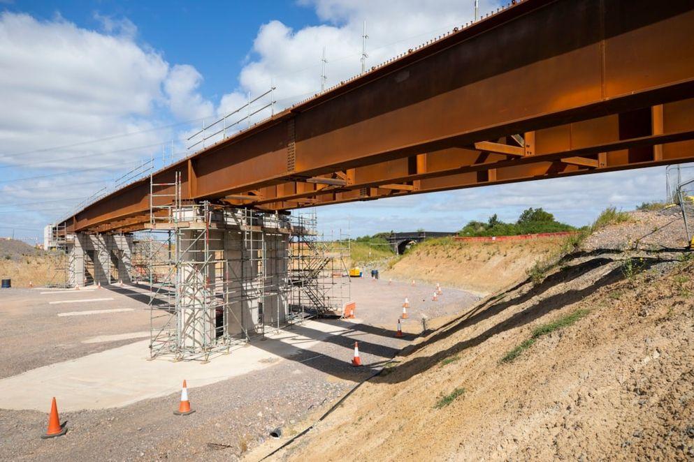 HS2 completes Edgcott Road bridge lift