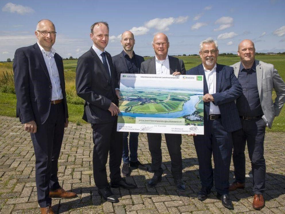 Gemeente Hoeksche Waard en Goudswaard Westdijk CV maken afspraken over ontwikkeling Leenheerenpolder