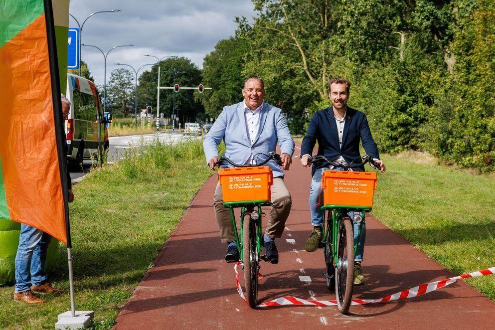 Opening kruispunt Wethouder Timon Klerx (rechts) en Eric van Avendonk
