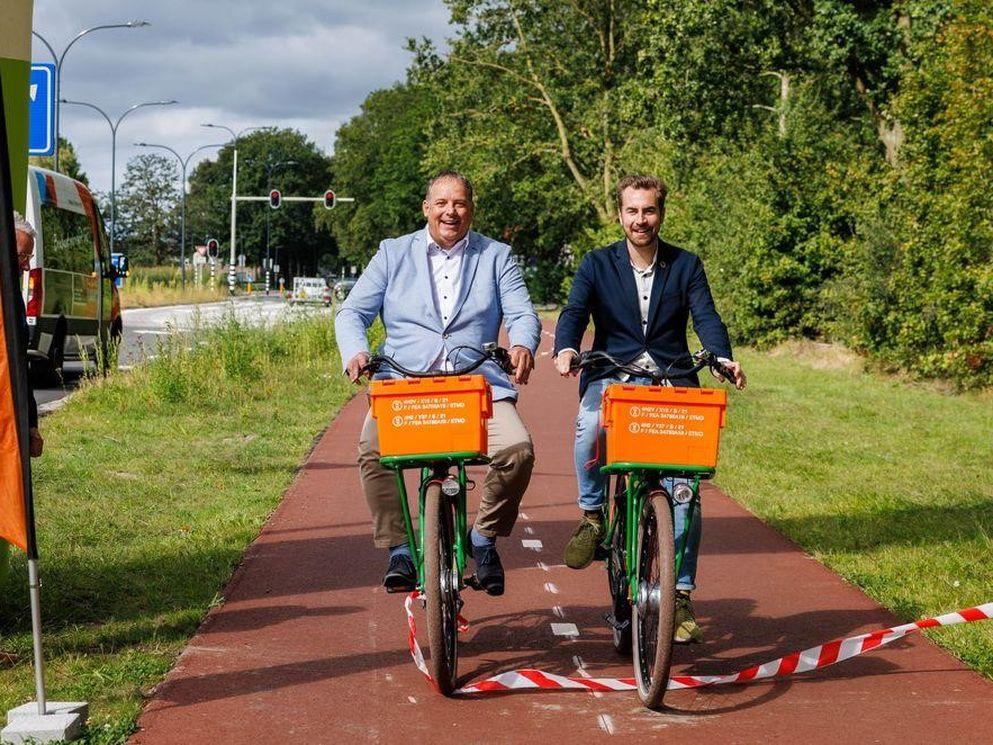 Opening kruispunt Wethouder Timon Klerx (rechts) en Eric van Avendonk