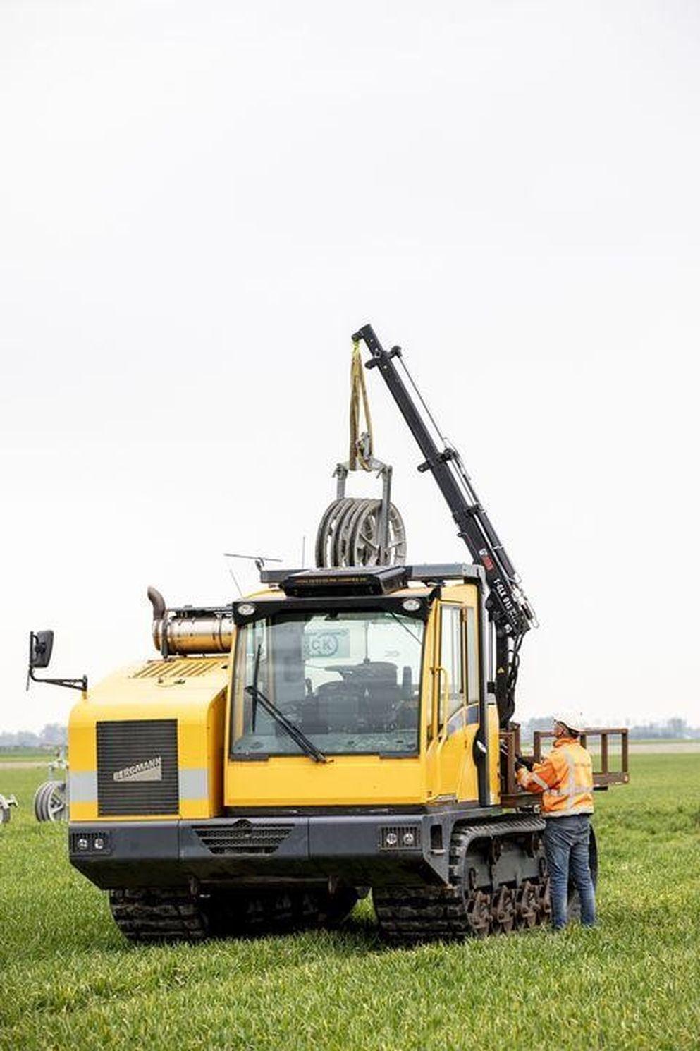 BAM rondt afbreken 129 oude hoogspanningsmasten en 1.100 kilometer geleiders in Groningen af na modernisering elektriciteitsnet