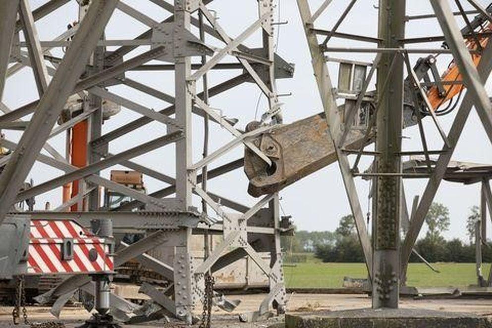 BAM rondt afbreken 129 oude hoogspanningsmasten en 1.100 kilometer geleiders in Groningen af na modernisering elektriciteitsnet