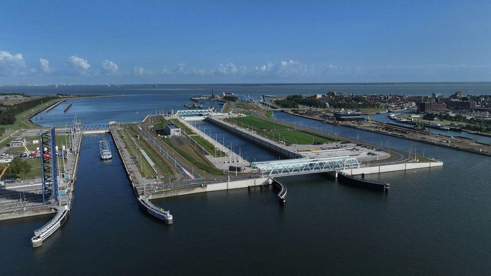 Nieuwe Sluis in Terneuzen koninklijk geopend