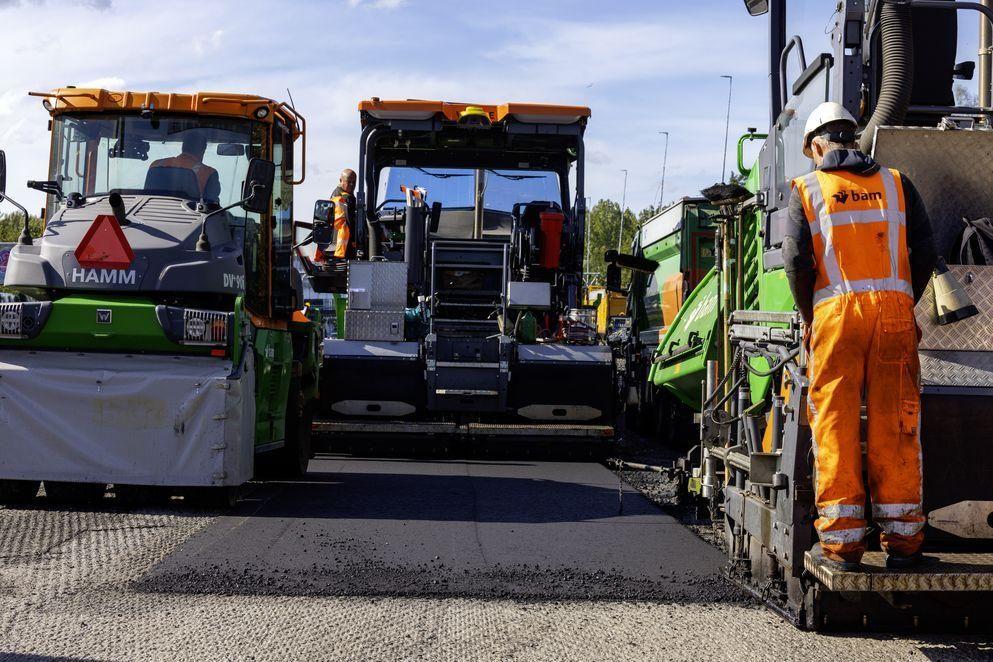 New asphalt surface on the A10 East: more sustainable and quieter thanks to fibres
